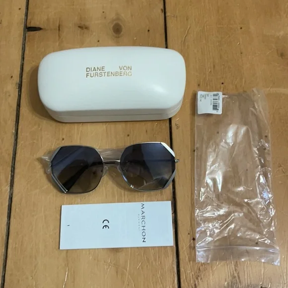 Diane Von Furstenberg sunglasses - Picture 2 of 5